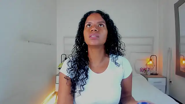 Ellie Alves online show from 10, 2, 2025
