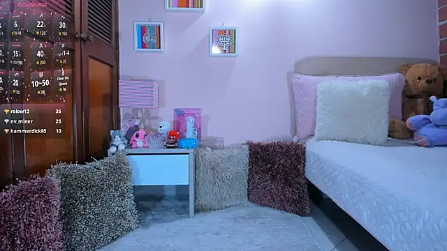 AbrilRussell online show from 6, 12, 2024