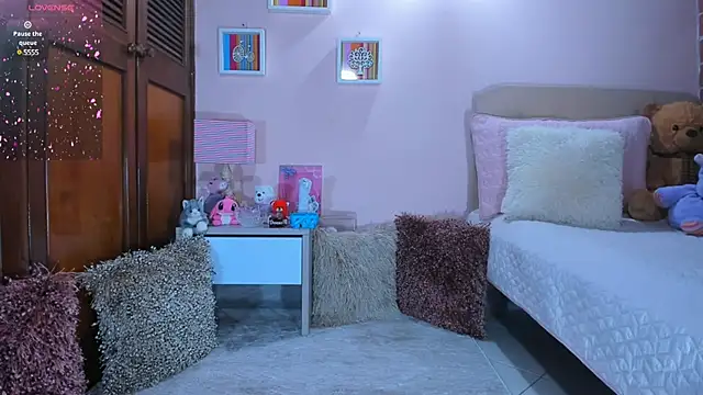 AbrilRussell online show from 3, 12, 2024