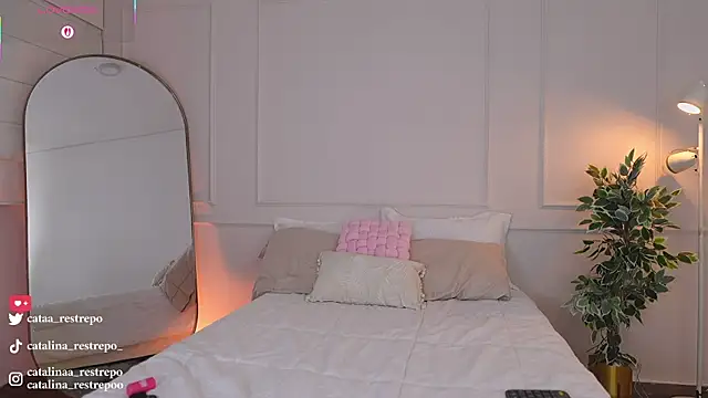Snapshot of CATALINA_RESTREPO chatting on 17, 5, 2026 CATALINA RESTREPO online show from 17, 5, 2026