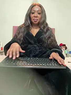 Bootyliciouse21X online show from 21, 6, 2026