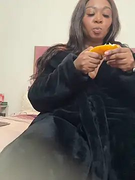 Snapshot of Bootyliciouse21X chatting on 4, 6, 2026 Bootyliciouse21X online show from 4, 6, 2026
