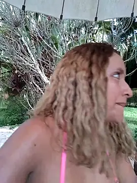 Snapshot of JhordanAndDanna chatting on 15, 10, 2025 JhordanAndDanna online show from 15, 10, 2025