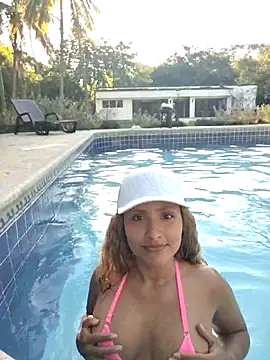 Snapshot of JhordanAndDanna chatting on 6, 10, 2025 JhordanAndDanna online show from 6, 10, 2025