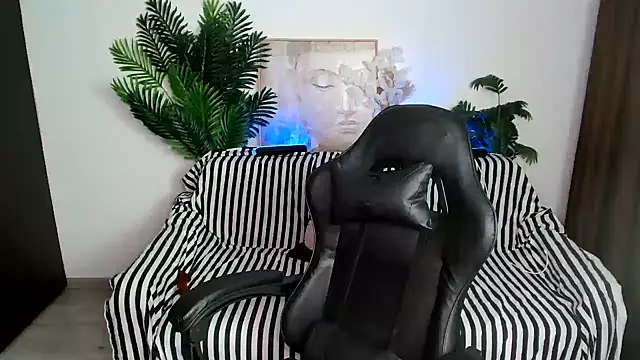 Snapshot of SEXY-GODDESabrina chatting on 7, 3, 2025 SEXY-GODDESabrina online show from 7, 3, 2025