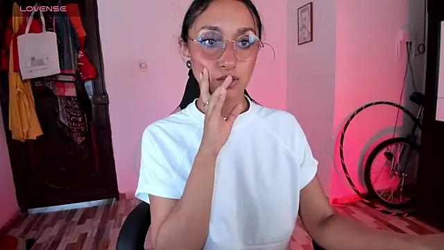 Snapshot of adrena_10 chatting on 28, 4, 2026 adrena 10 online show from 28, 4, 2026