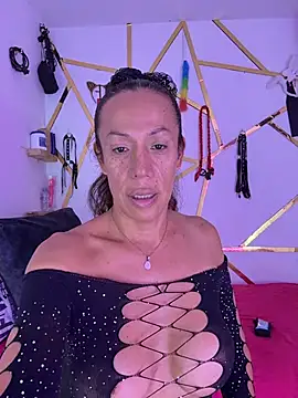 YOURSDEBORA online show from 9, 5, 2026
