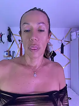 YOURSDEBORA online show from 4, 6, 2026