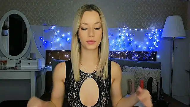 MiaBeeXX online show from 7, 10, 2025