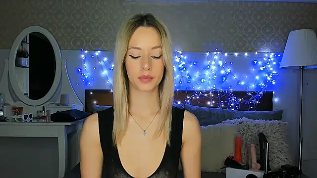 MiaBeeXX online show from 29, 10, 2025