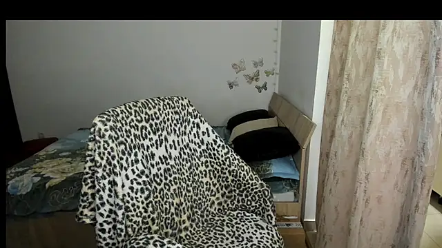 KrissLoona online show from 1, 12, 2025