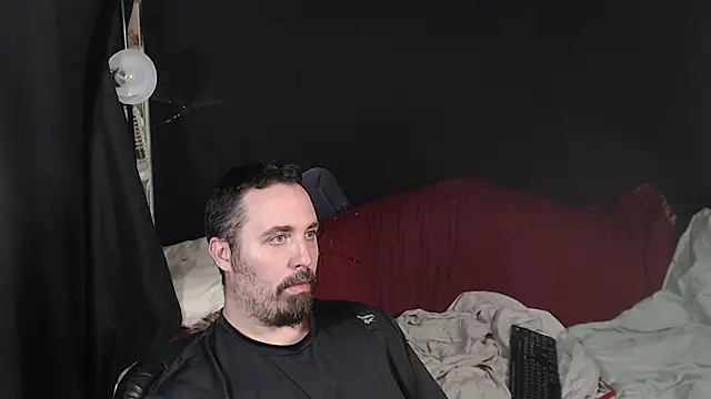 Snapshot of Metalstud chatting on 12, 10, 2025 Metalstud online show from 12, 10, 2025