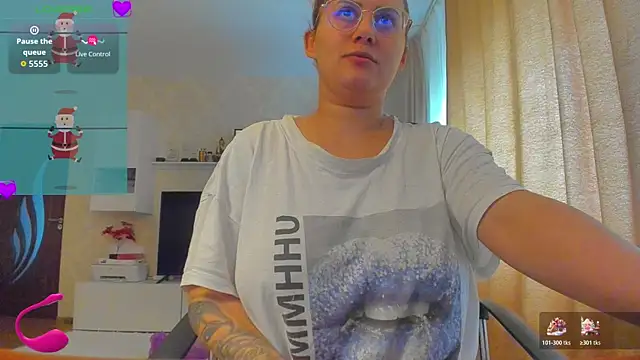 Snapshot of hot_evil_queen chatting on 27, 11, 2025 hot evil queen online show from 27, 11, 2025