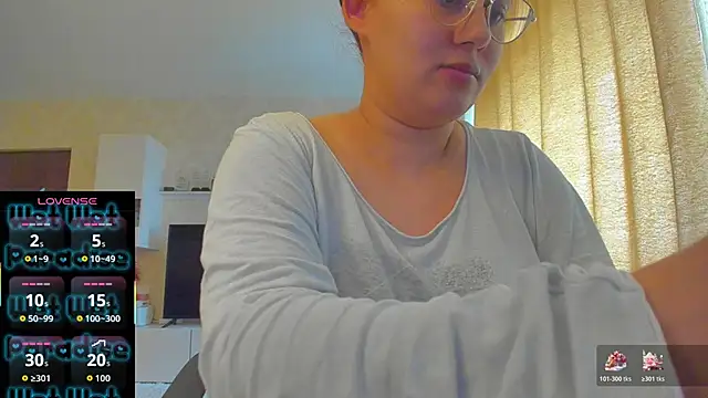 Snapshot of hot_evil_queen chatting on 19, 11, 2025 hot evil queen online show from 19, 11, 2025