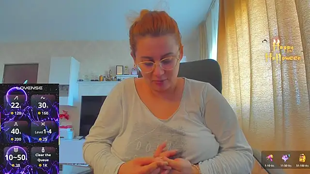 Snapshot of hot_evil_queen chatting on 29, 10, 2025 hot evil queen online show from 29, 10, 2025