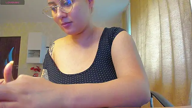 Snapshot of hot_evil_queen chatting on 8, 10, 2025 hot evil queen online show from 8, 10, 2025