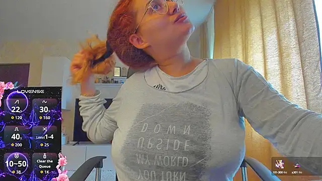 Snapshot of hot_evil_queen chatting on 7, 10, 2025 hot evil queen online show from 7, 10, 2025