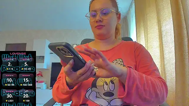 Snapshot of hot_evil_queen chatting on 11, 11, 2025 hot evil queen online show from 11, 11, 2025