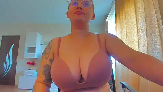 hot evil queen online show from 24, 9, 2025