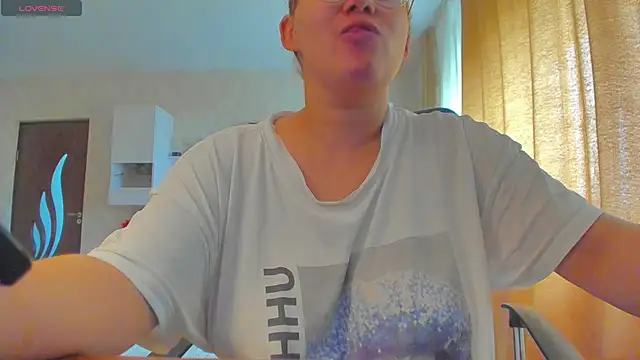 Snapshot of hot_evil_queen chatting on 14, 10, 2025 hot evil queen online show from 14, 10, 2025