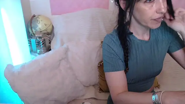 Snapshot of -carla- chatting on 23, 5, 2026 -carla- online show from 23, 5, 2026