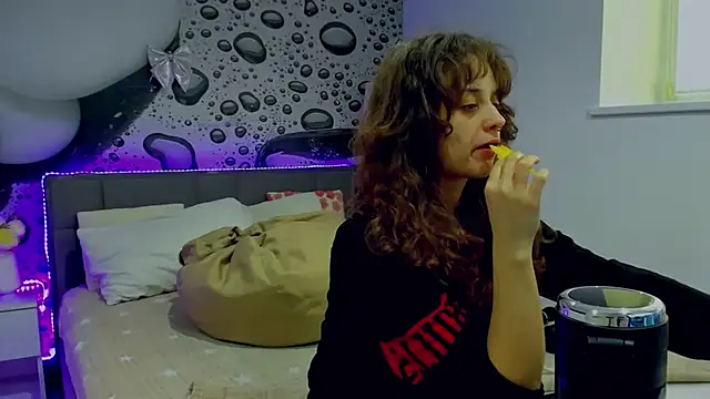 AlmaFancy online show from 9, 4, 2026