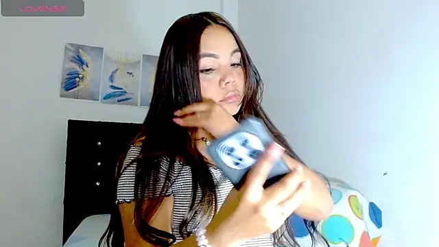 Snapshot of Kylie_loveee chatting on 22, 10, 2025 Kylie loveee online show from 22, 10, 2025