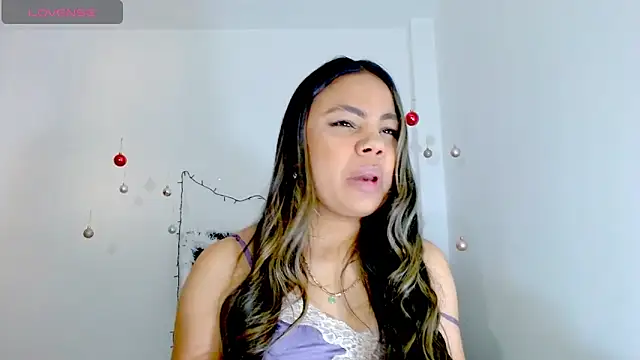 Snapshot of Kylie_loveee chatting on 11, 12, 2024 Kylie loveee online show from 11, 12, 2024