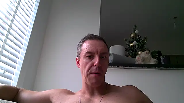 Snapshot of ploki2180 chatting on 21, 12, 2025 ploki2180 online show from 21, 12, 2025