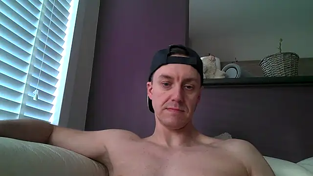 Snapshot of ploki2180 chatting on 2, 3, 2025 ploki2180 online show from 2, 3, 2025