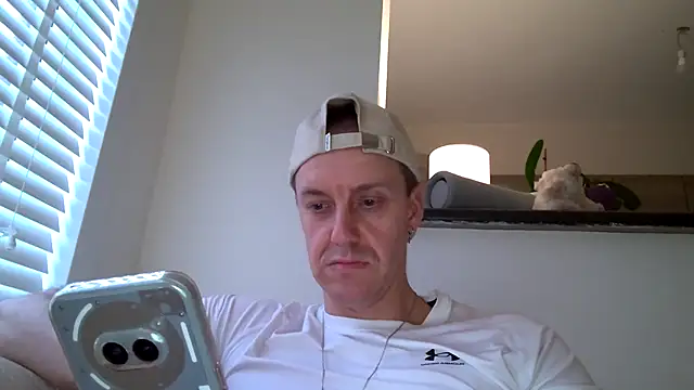 Snapshot of ploki2180 chatting on 15, 11, 2025 ploki2180 online show from 15, 11, 2025