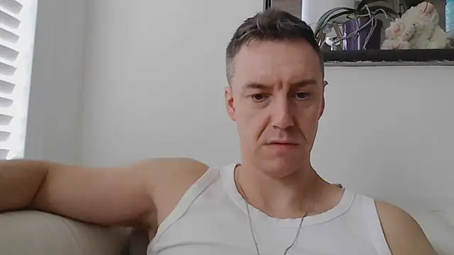 Snapshot of ploki2180 chatting on 29, 3, 2026 ploki2180 online show from 29, 3, 2026