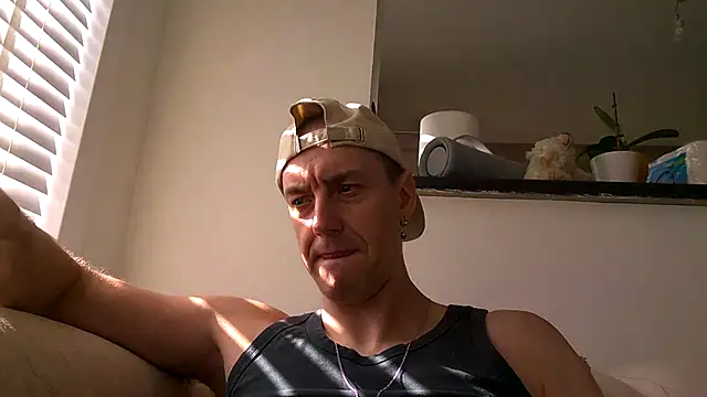 Snapshot of ploki2180 chatting on 12, 10, 2025 ploki2180 online show from 12, 10, 2025