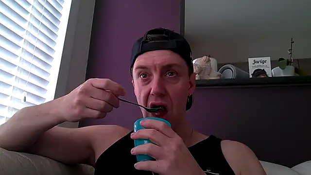 Snapshot of ploki2180 chatting on 9, 3, 2025 ploki2180 online show from 9, 3, 2025