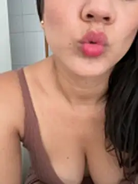 Snapshot of mahia_queen chatting on 15, 6, 2026 mahia queen online show from 15, 6, 2026