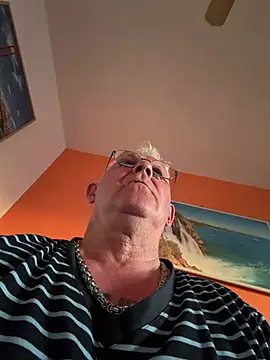 Snapshot of smaili1513 chatting on 28, 5, 2026 smaili1513 online show from 28, 5, 2026
