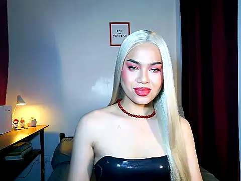 Snapshot of MistressLuna1 chatting on 11, 4, 2026 MistressLuna1 online show from 11, 4, 2026