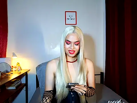 Snapshot of MistressLuna1 chatting on 14, 4, 2026 MistressLuna1 online show from 14, 4, 2026