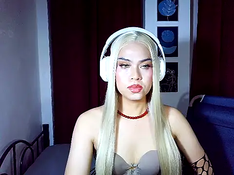 Snapshot of MistressLuna1 chatting on 30, 3, 2026 MistressLuna1 online show from 30, 3, 2026