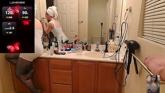 Blondiewithanass online show from 28, 2, 2026