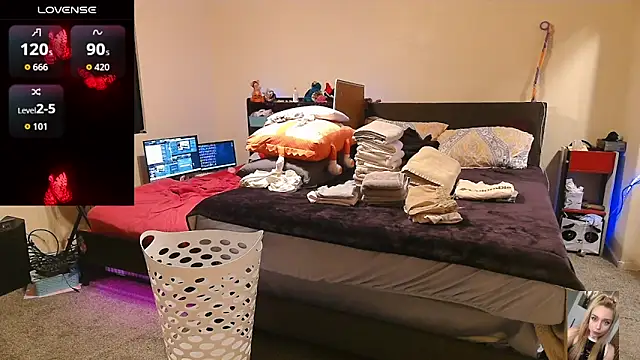 Blondiewithanass online show from 12, 4, 2026