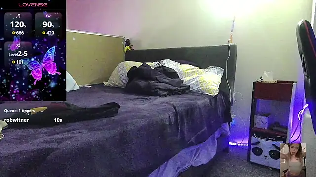 Blondiewithanass online show from 7, 2, 2026