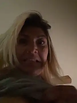 Snapshot of LittleMissEeve chatting on 18, 11, 2025 LittleMissEeve online show from 18, 11, 2025