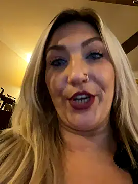 Snapshot of LittleMissEeve chatting on 31, 10, 2025 LittleMissEeve online show from 31, 10, 2025