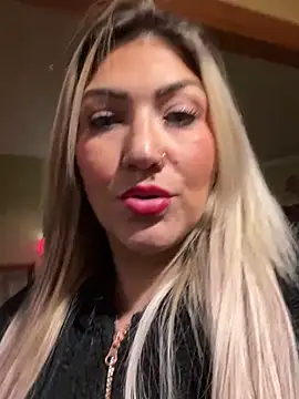 Snapshot of LittleMissEeve chatting on 29, 11, 2025 LittleMissEeve online show from 29, 11, 2025