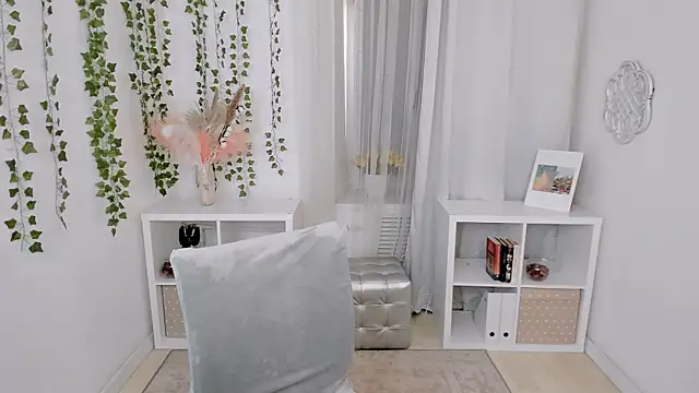 Laly Peach online show from 24, 7, 2026