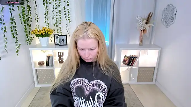 Laly Peach online show from 21, 3, 2026