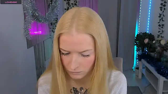 Laly Peach online show from 21, 12, 2025