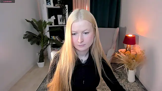 Laly Peach online show from 28, 3, 2026