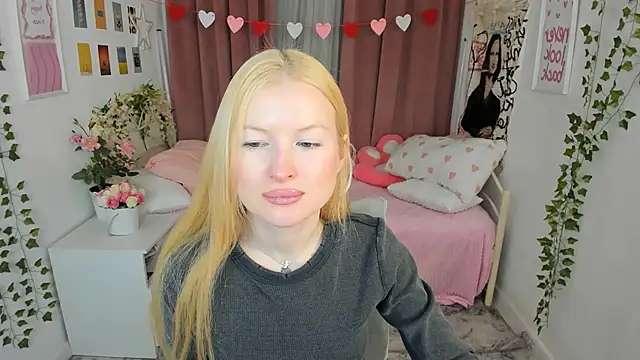 Laly Peach online show from 12, 2, 2026